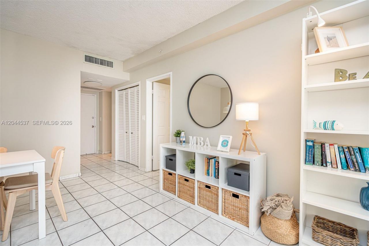 5601 Collins Ave , Unit 1517, Miami Beach, FL 33140 Photo