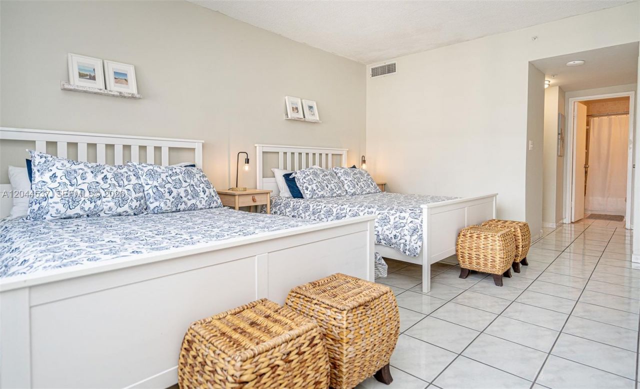 5601 Collins Ave , Unit 1517, Miami Beach, FL 33140 Photo