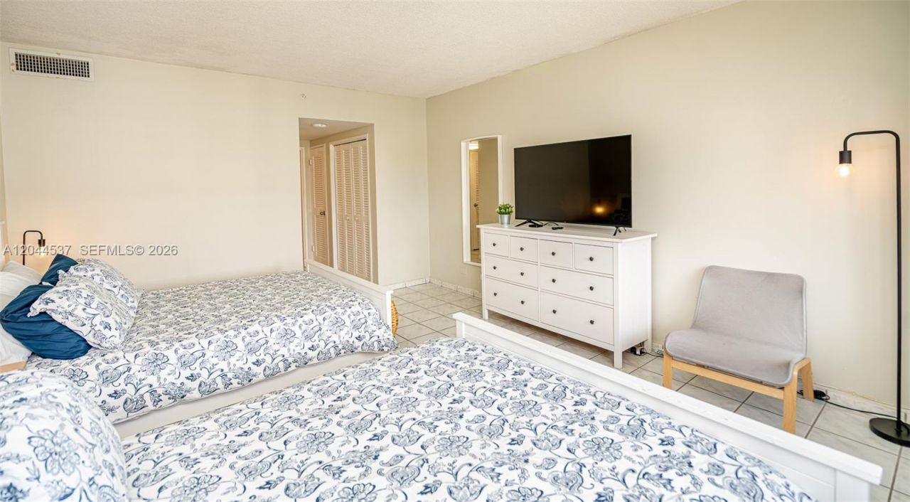 5601 Collins Ave , Unit 1517, Miami Beach, FL 33140 Photo