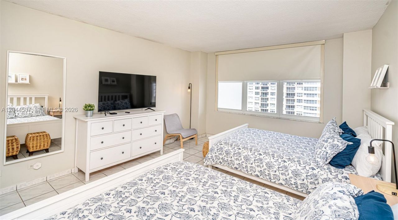 5601 Collins Ave , Unit 1517, Miami Beach, FL 33140 Photo