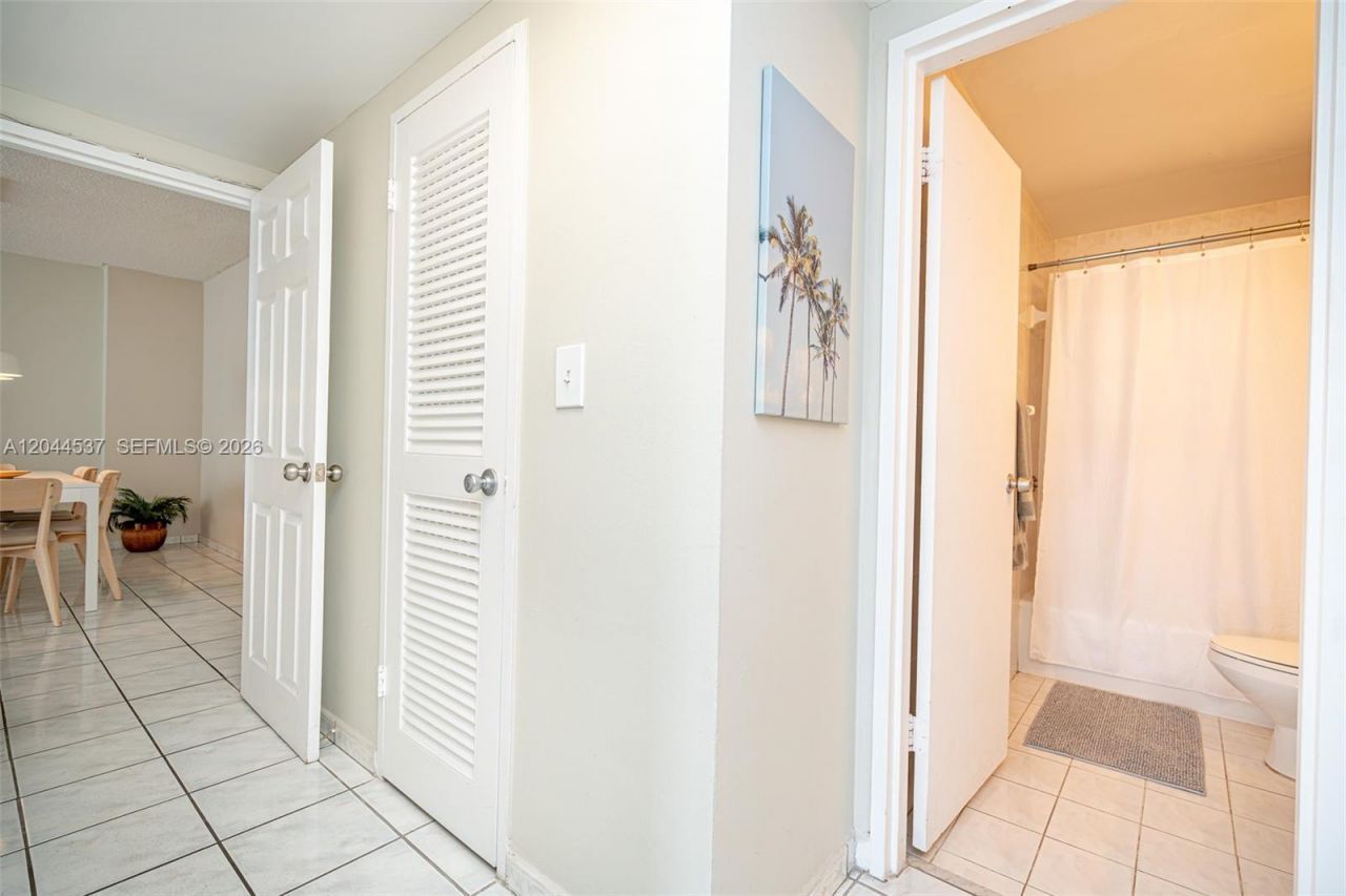 5601 Collins Ave , Unit 1517, Miami Beach, FL 33140 Photo