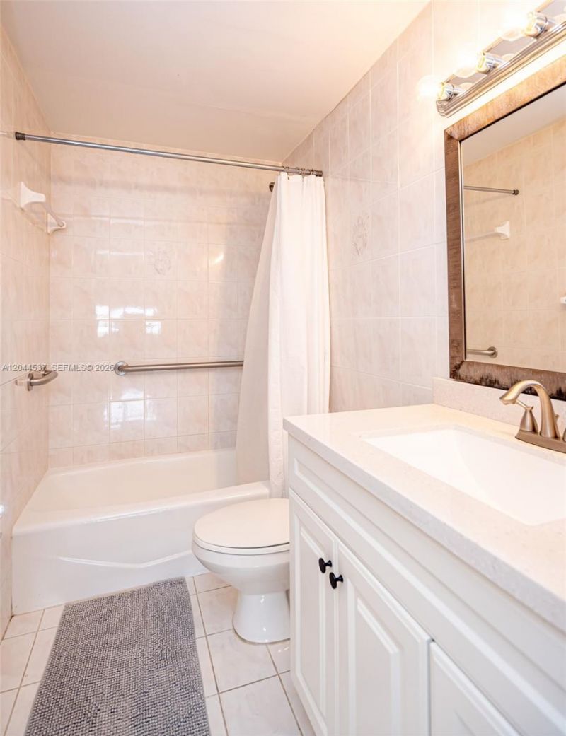 5601 Collins Ave , Unit 1517, Miami Beach, FL 33140 Photo