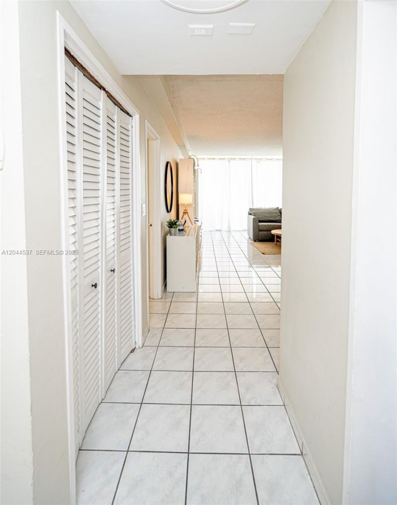 5601 Collins Ave , Unit 1517, Miami Beach, FL 33140 Photo