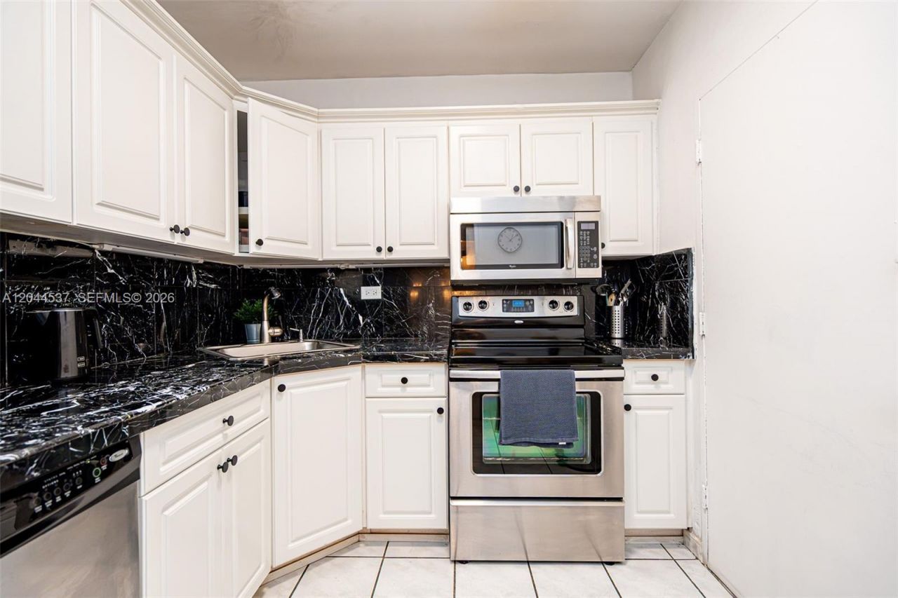 5601 Collins Ave , Unit 1517, Miami Beach, FL 33140 Photo