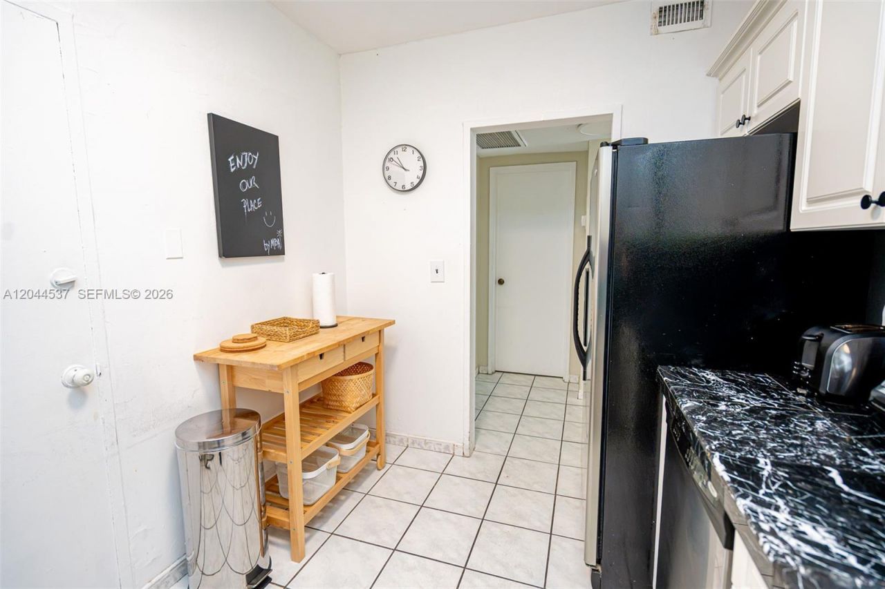 5601 Collins Ave , Unit 1517, Miami Beach, FL 33140 Photo