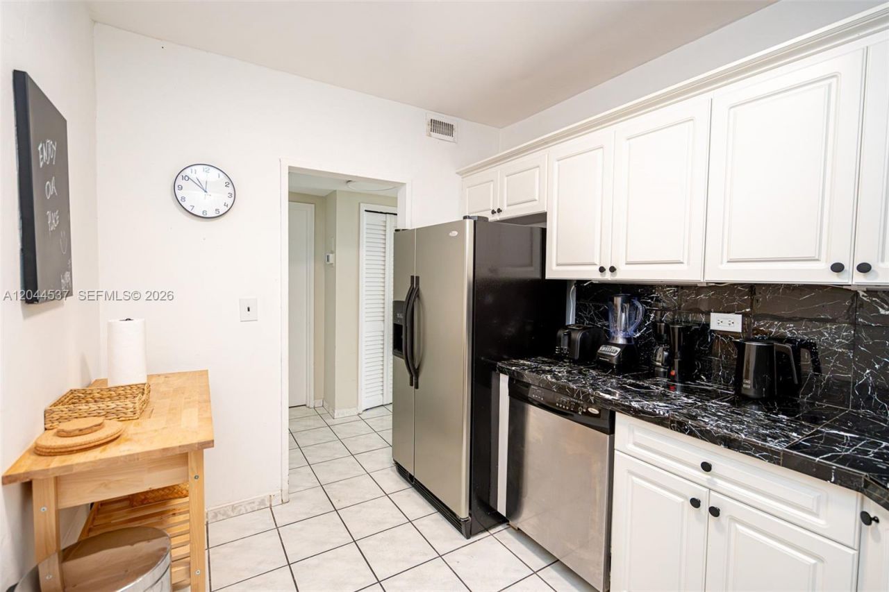 5601 Collins Ave , Unit 1517, Miami Beach, FL 33140 Photo