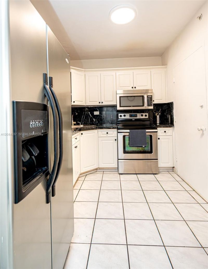 5601 Collins Ave , Unit 1517, Miami Beach, FL 33140 Photo