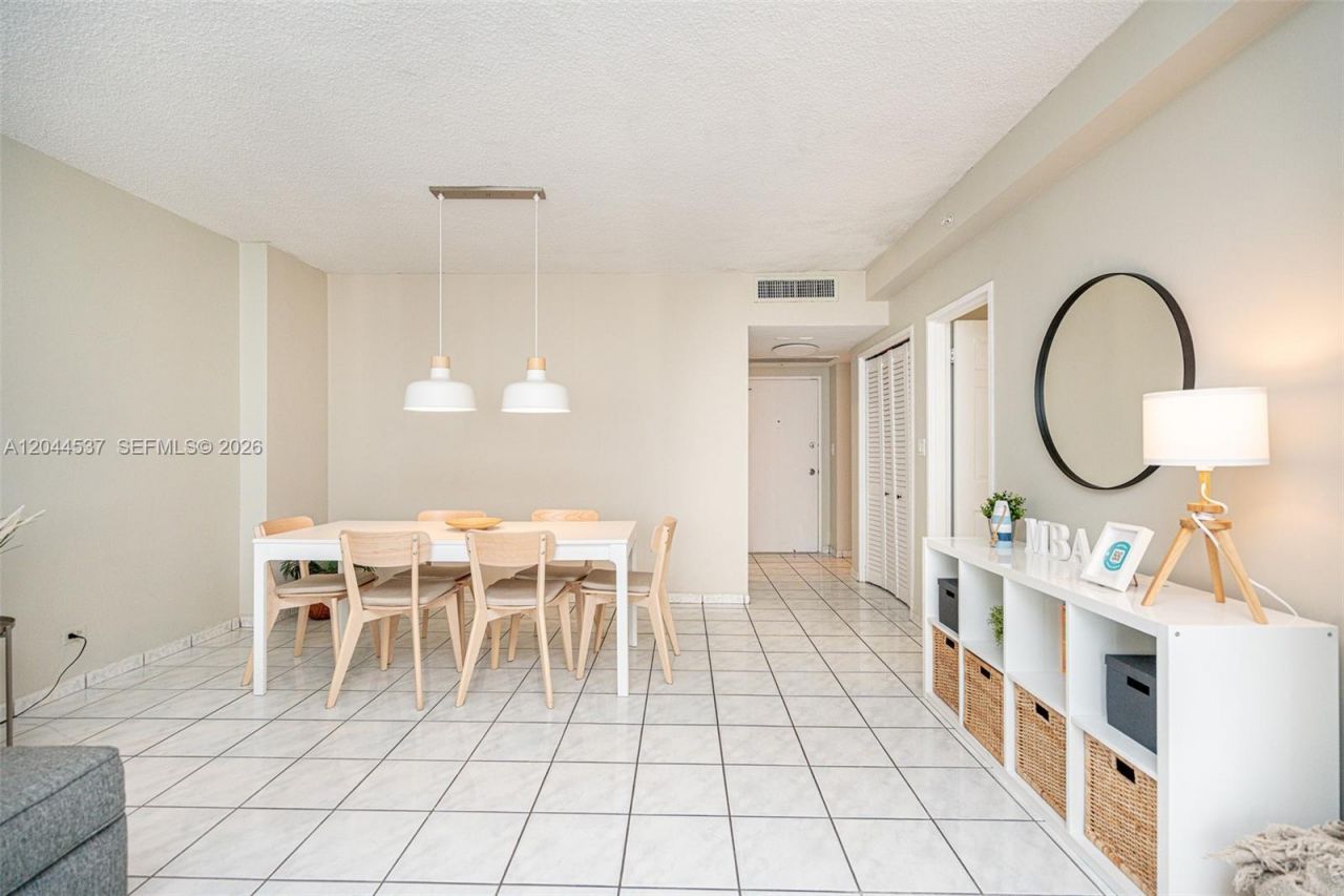5601 Collins Ave , Unit 1517, Miami Beach, FL 33140 Photo