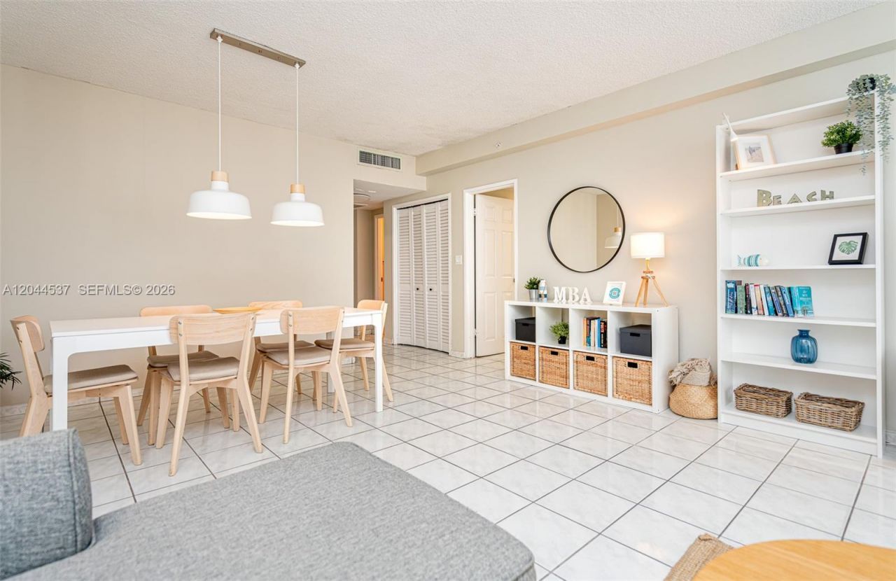 5601 Collins Ave , Unit 1517, Miami Beach, FL 33140 Photo