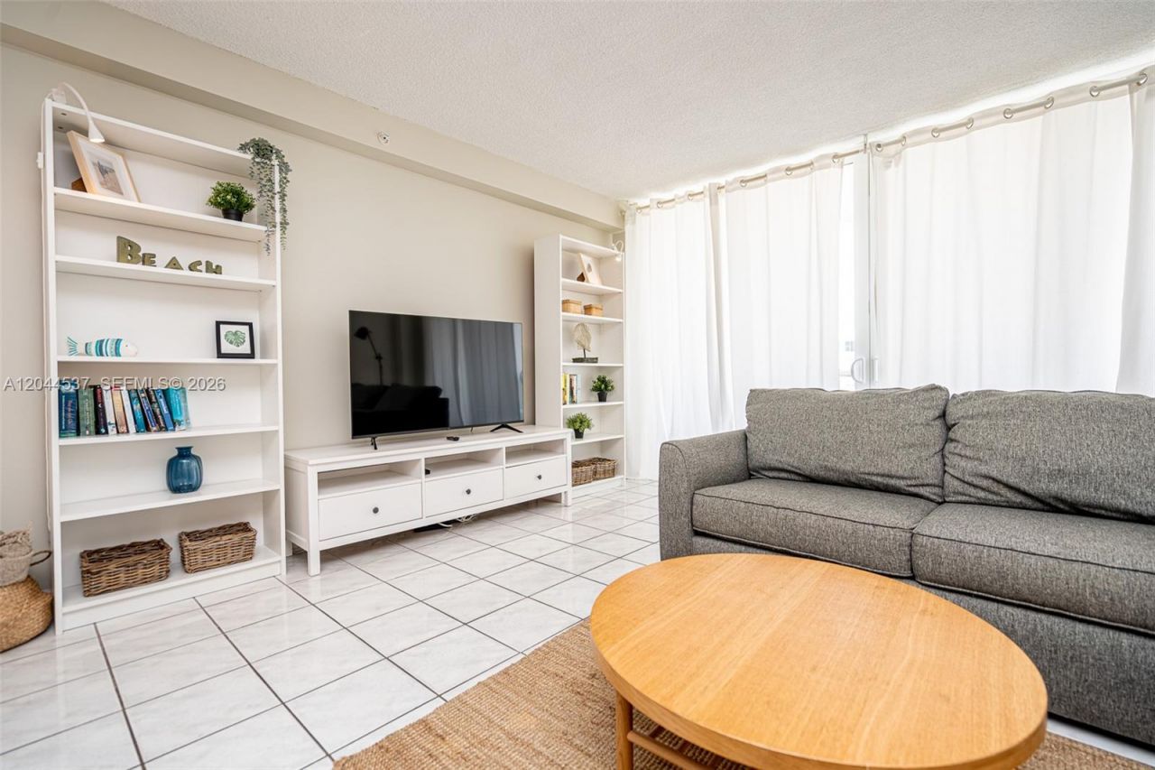 5601 Collins Ave , Unit 1517, Miami Beach, FL 33140 Photo