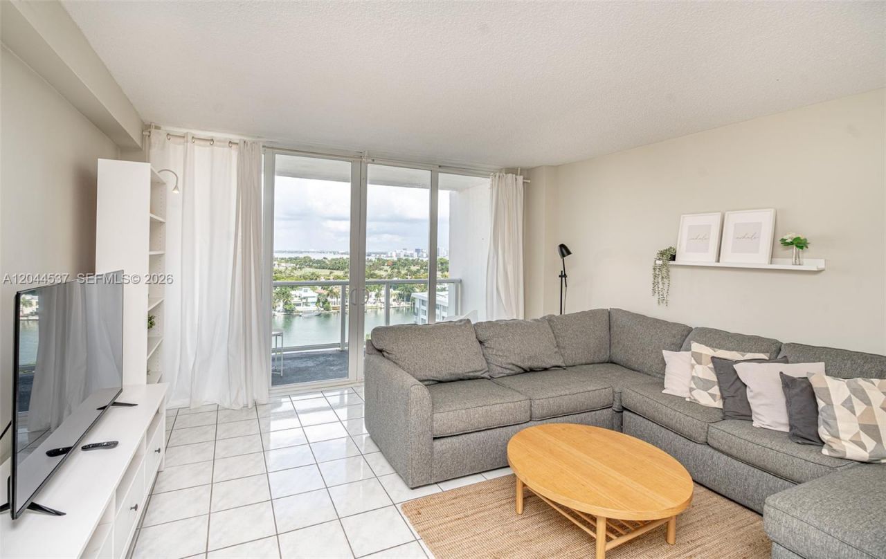 5601 Collins Ave , Unit 1517, Miami Beach, FL 33140 Photo
