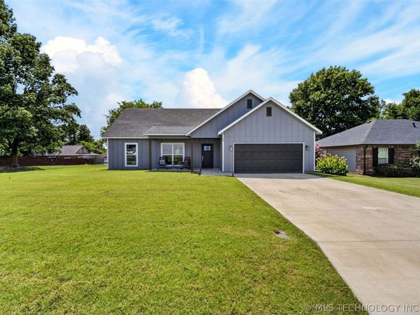 100 N Eufaula Avenue , Coweta, OK 74429
