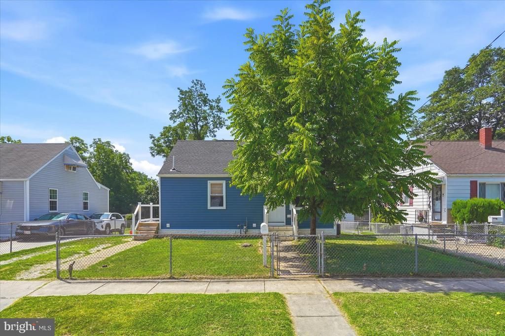 825 MARTIN ROAD , ESSEX, MD 21221