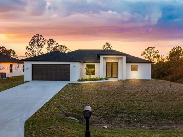 450 Mercedes CT , Lehigh Acres, FL 33972