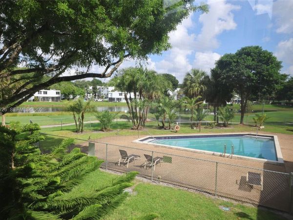 1831 Sabal Palm Dr, Unit 208, Davie, FL 33324