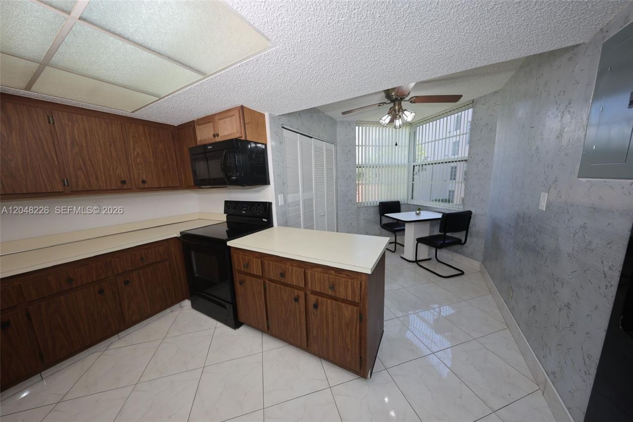 1831 Sabal Palm Dr, Unit 208, Davie, FL 33324 Photo