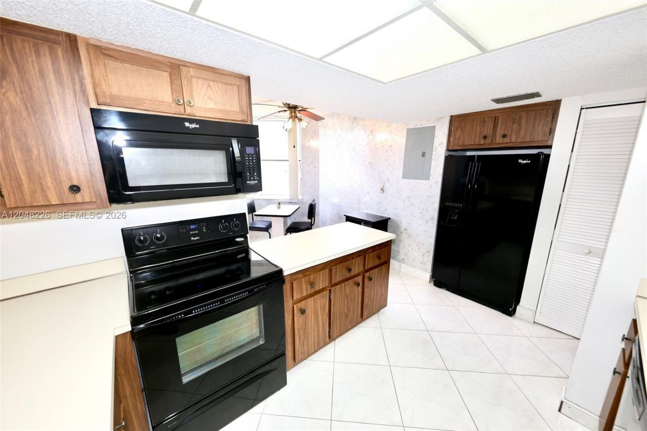 1831 Sabal Palm Dr, Unit 208, Davie, FL 33324 Photo