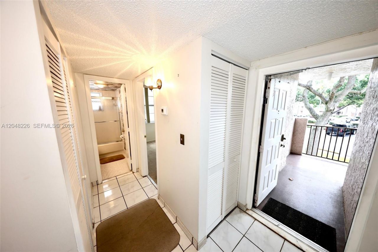 1831 Sabal Palm Dr, Unit 208, Davie, FL 33324 Photo