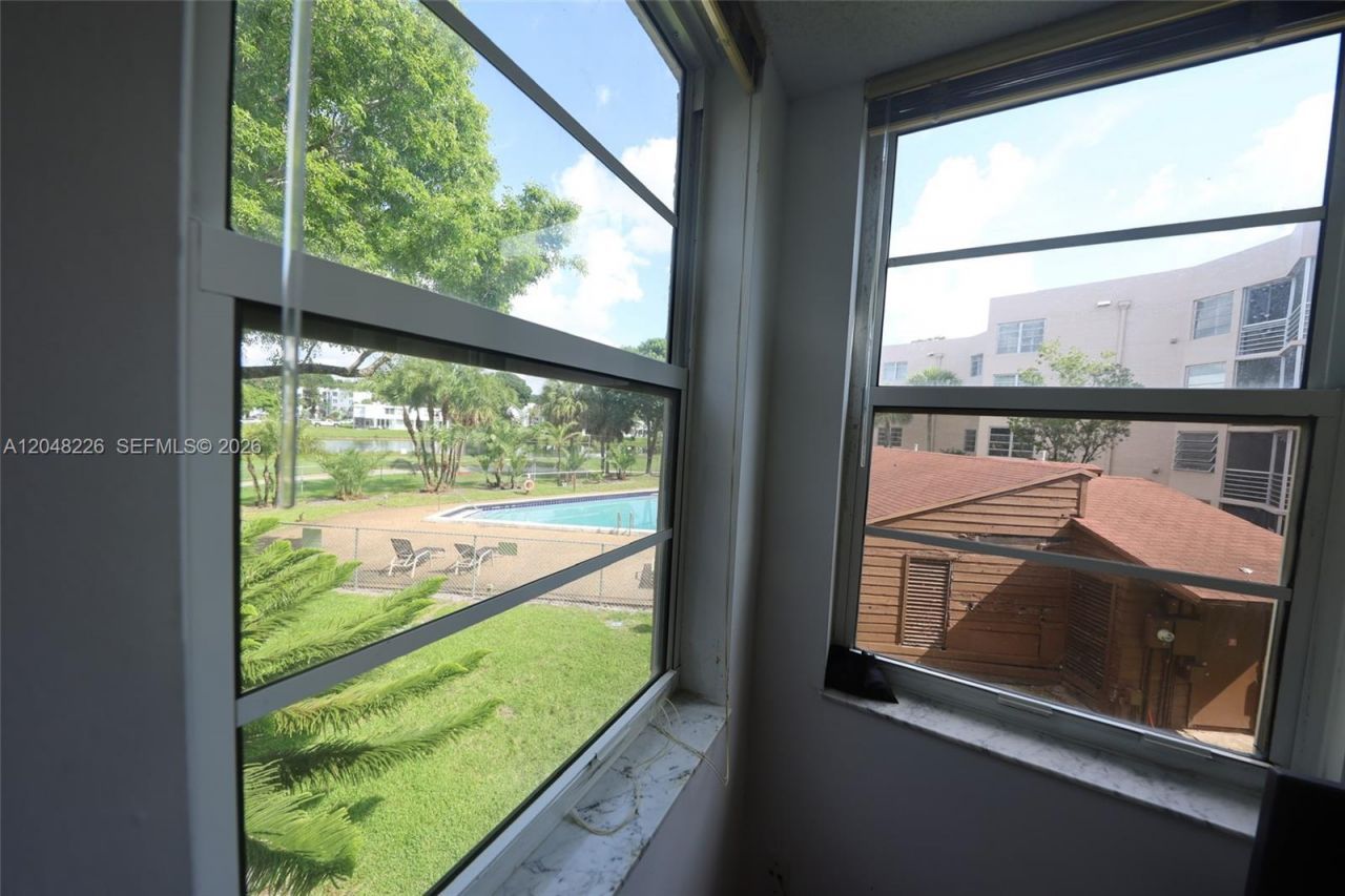 1831 Sabal Palm Dr, Unit 208, Davie, FL 33324 Photo