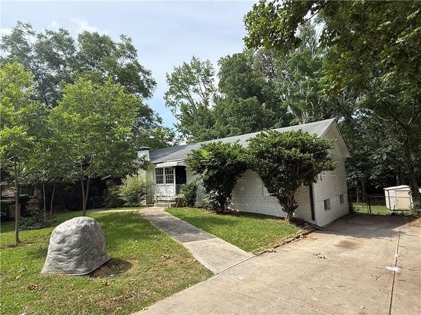 868 King Road , Jonesboro, GA 30236