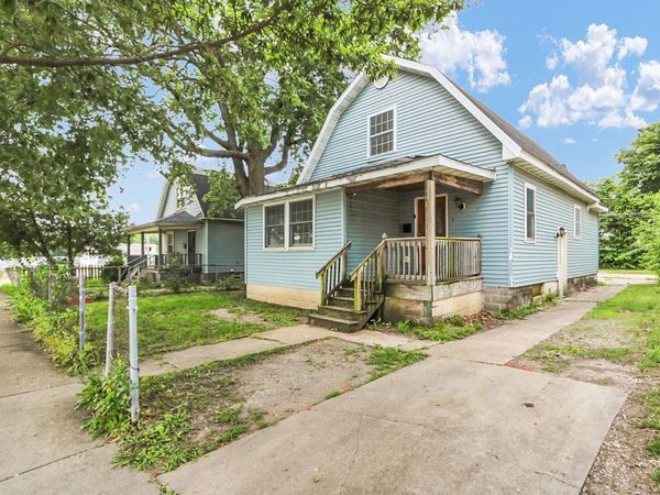 1103 N Market Street , Champaign, IL 61820