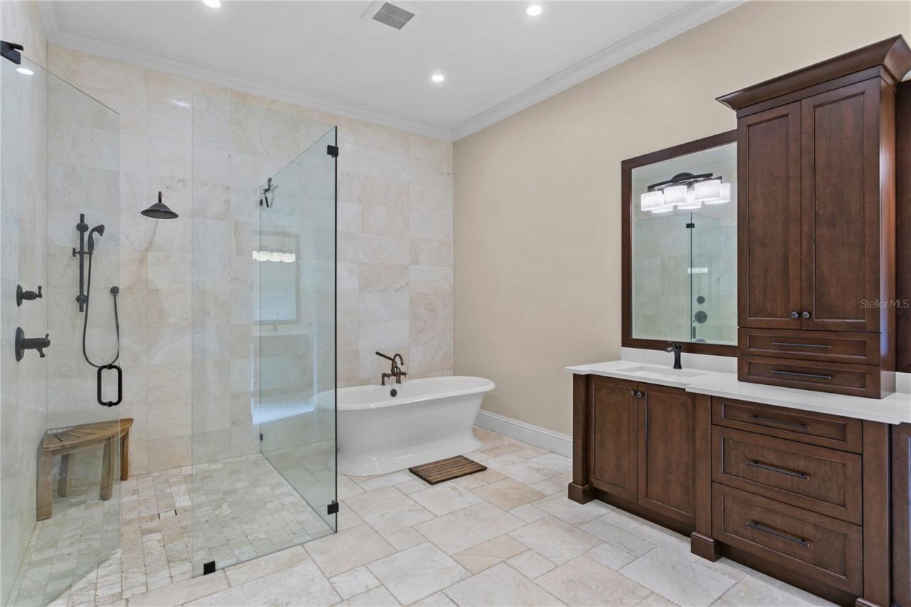 17027 Candeleda De Avila, Tampa, FL 33613 Photo