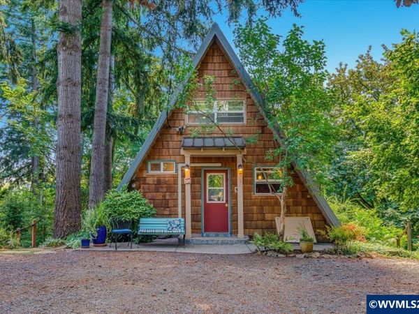252 S Rock St, Silverton, OR 97381