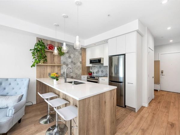 1588 North Dairy Rd , Unit #301, Saanich, BC V8T 0E1