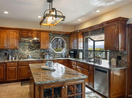 753 Lakeview Avenue, South Lake Tahoe, CA 96150 Photo