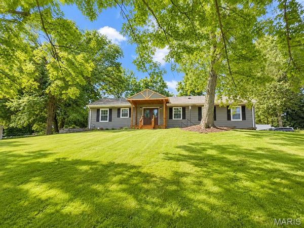 216 Hillsdale Drive, Ballwin, MO 63011