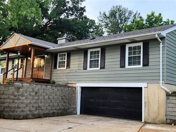 216 Hillsdale Drive, Ballwin, MO 63011