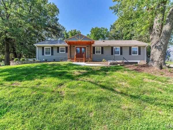 216 Hillsdale Drive, Ballwin, MO 63011