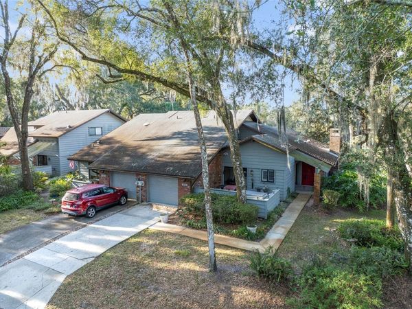906 VILLAGE GREEN ROAD , DELAND, FL 32720