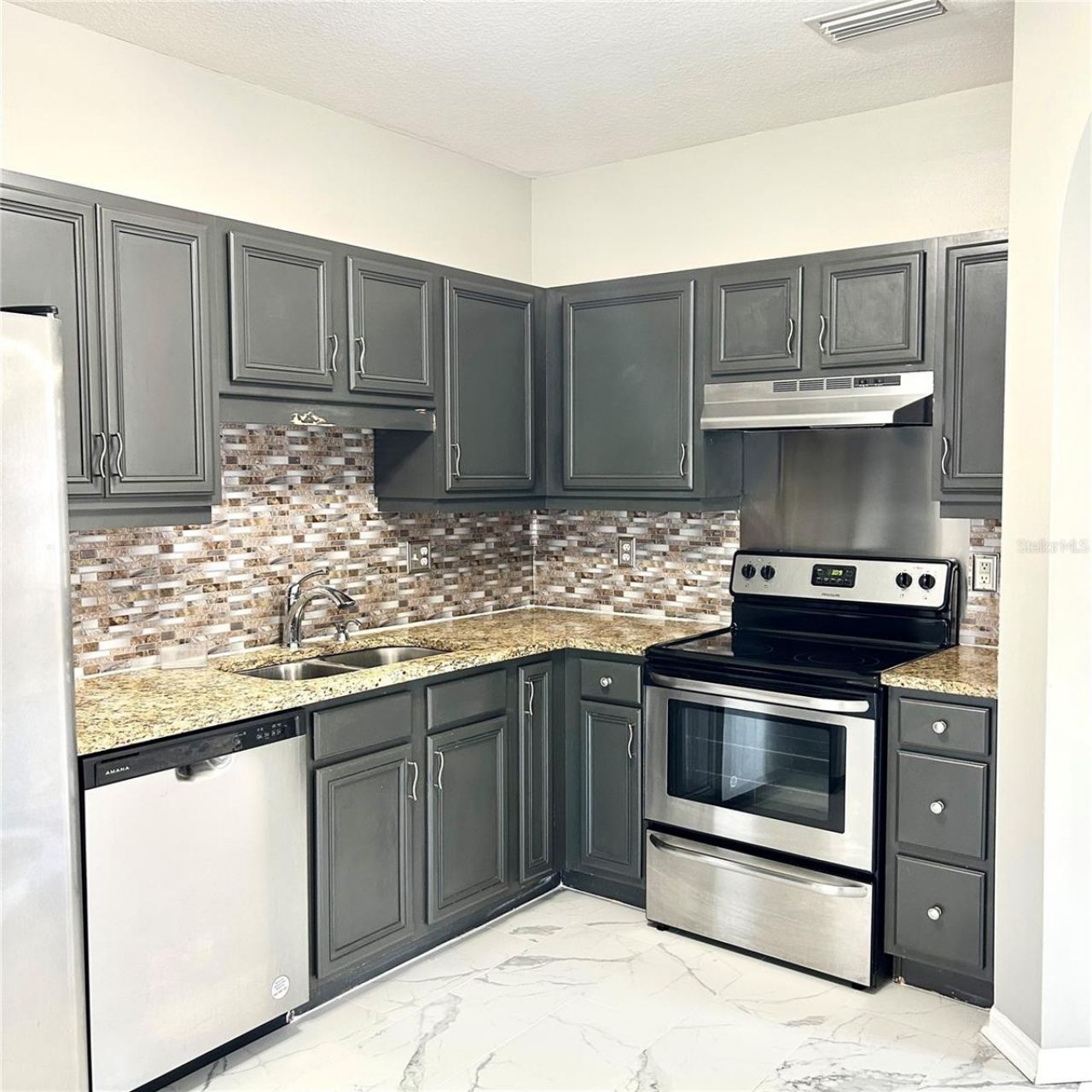 504 Maple Pointe Drive, Seffner, FL 33584 Photo
