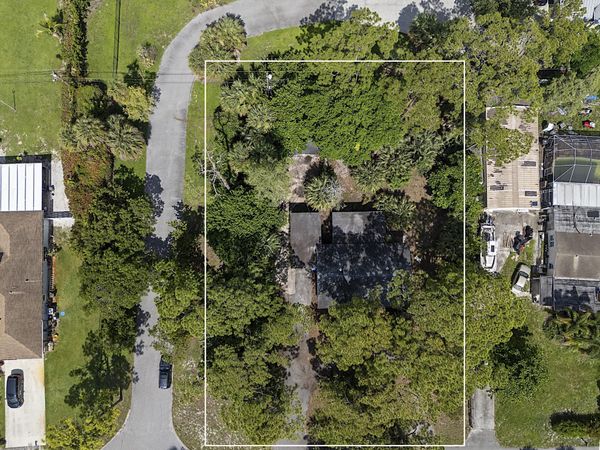 799 Ivory Lane, Haverhill, FL 33415