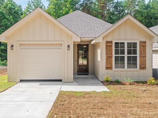 84 Riviera Dr., Hattiesburg, MS 39402