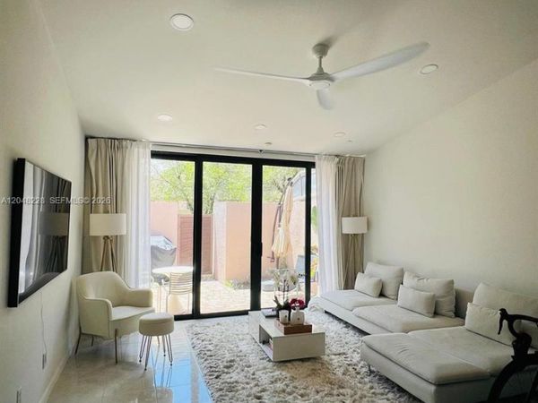 1269 NW 123rd Ave, Pembroke Pines, FL 33026