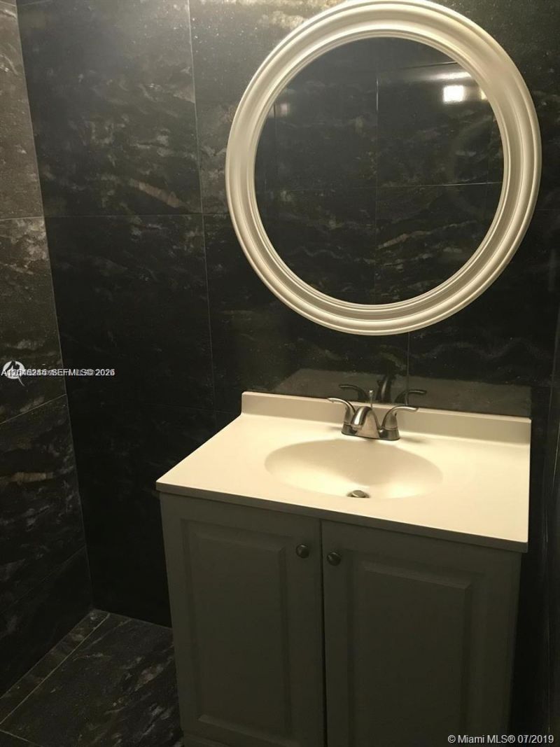 600 SE Three Islands Blvd, Unit 1018, Hallandale Beach, FL 33009 Photo
