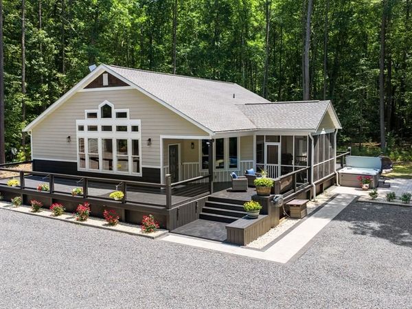 2631 Black Stump Road, WEEMS, VA 22576