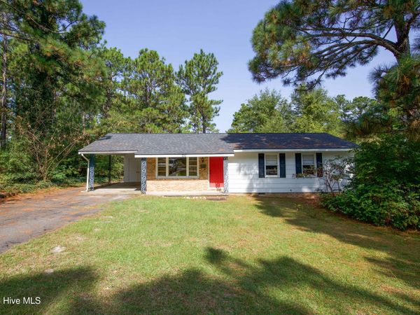700 S Hardin Street , Southern Pines, NC 28387