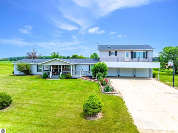 8941 Mission Road S, Mt Pleasant, MI 48858