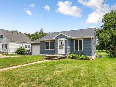 211 Independence Avenue S, Clarks Grove, MN 56016