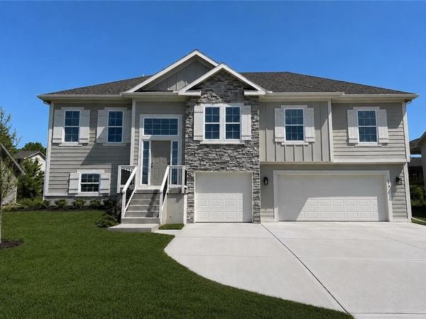 610 E 11th Street, Kearney, MO 64060