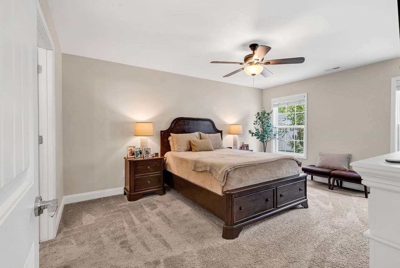 872 Brenda Pl. Photo 11