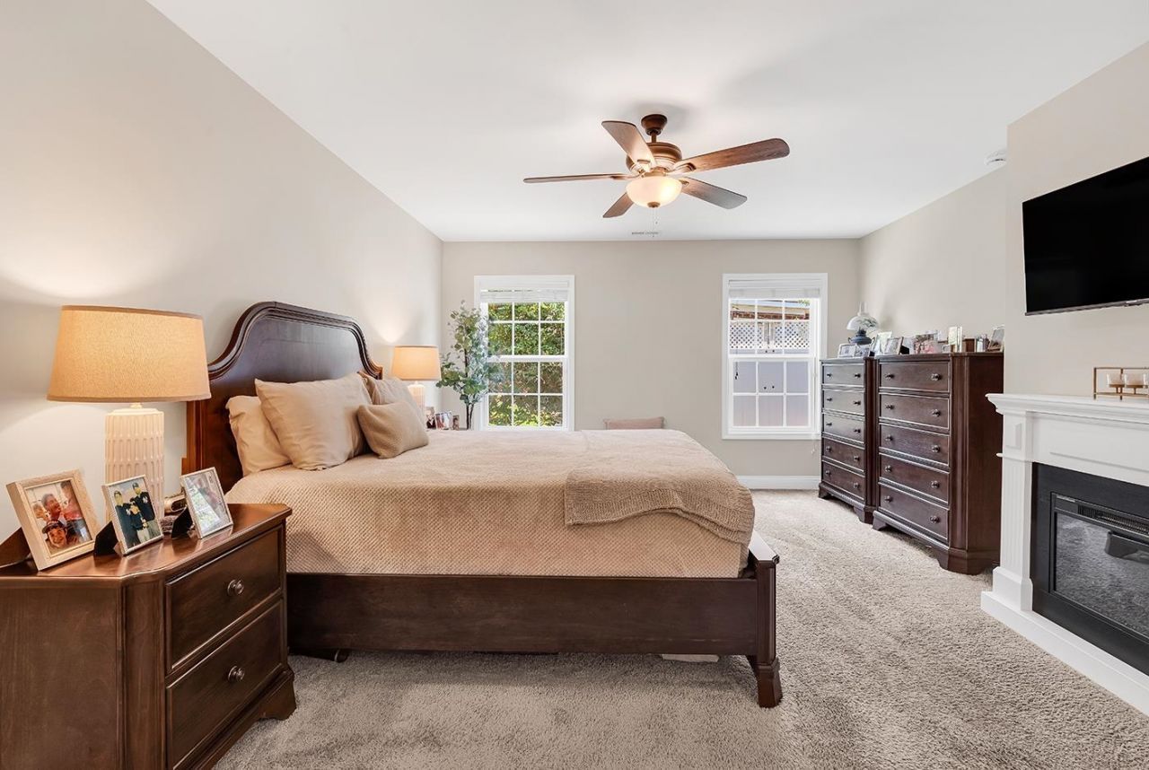 872 Brenda Pl. Photo 13