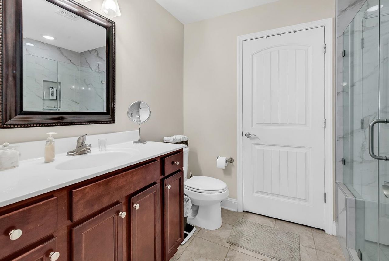 872 Brenda Pl. Photo 14