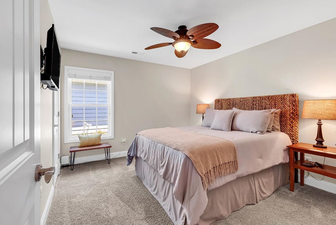 872 Brenda Pl. Photo 16