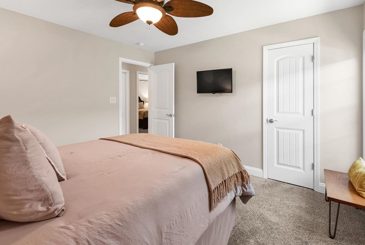 872 Brenda Pl. Photo 17