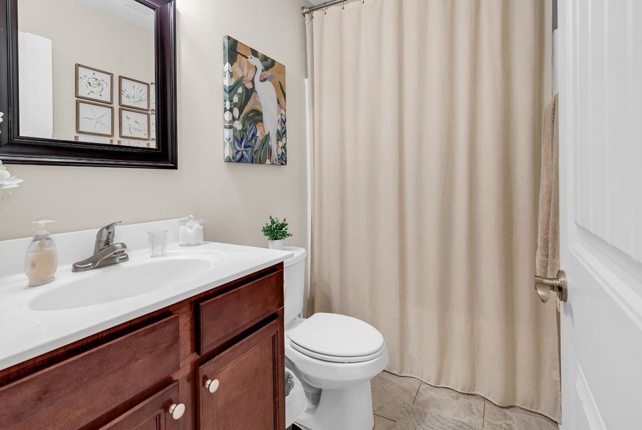 872 Brenda Pl. Photo 18