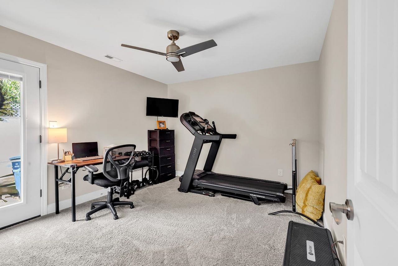 872 Brenda Pl. Photo 19